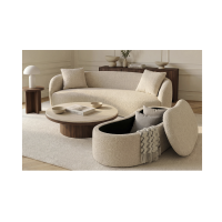 Pouf NYJY champagne avec coffre ouvert vu avec le canapé de la même collection