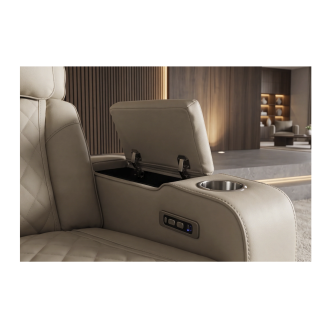 Zoom sur les détails de l'accoudoir du canapé relax DOMUS beige