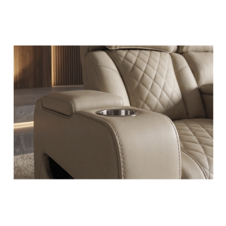 Zoom sur l'accoudoir du canapé relax DOMUS beige