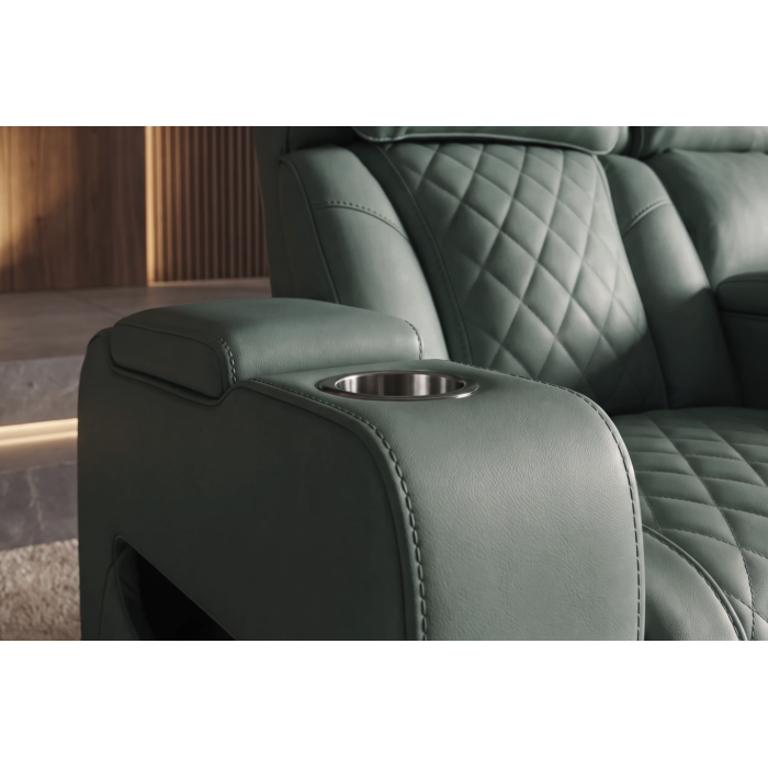 Zoom sur l'accoudoir du canapé relax DOMUS vert