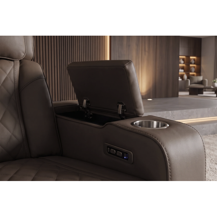 Zoom sur le coffre ouvert de l'accoudoir du canapé relax DOMUS marron chocolat