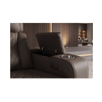 Zoom sur le coffre ouvert de l'accoudoir du canapé relax DOMUS marron chocolat