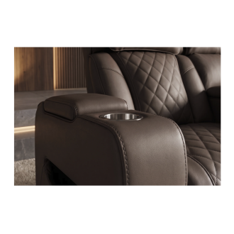 Zoom sur l'accoudoir du canapé relax DOMUS marron chocolat