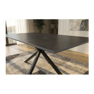 Eettafel SOLARA 160 cm in antracietgrijs keramiek met zwarte ster-voet – 6 zitplaatsen
