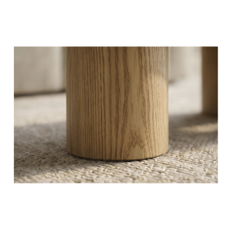 Zoom sur le pied de la table basse PTERAX effet bois