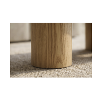 Zoom sur le pied de la table basse PTERAX effet bois