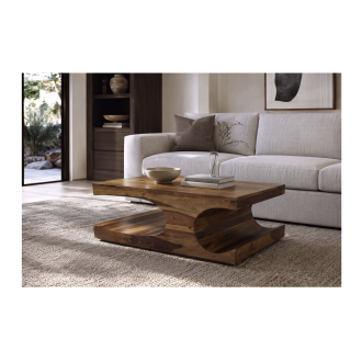 Table basse NOMA en bois de Sheesham mise en situation