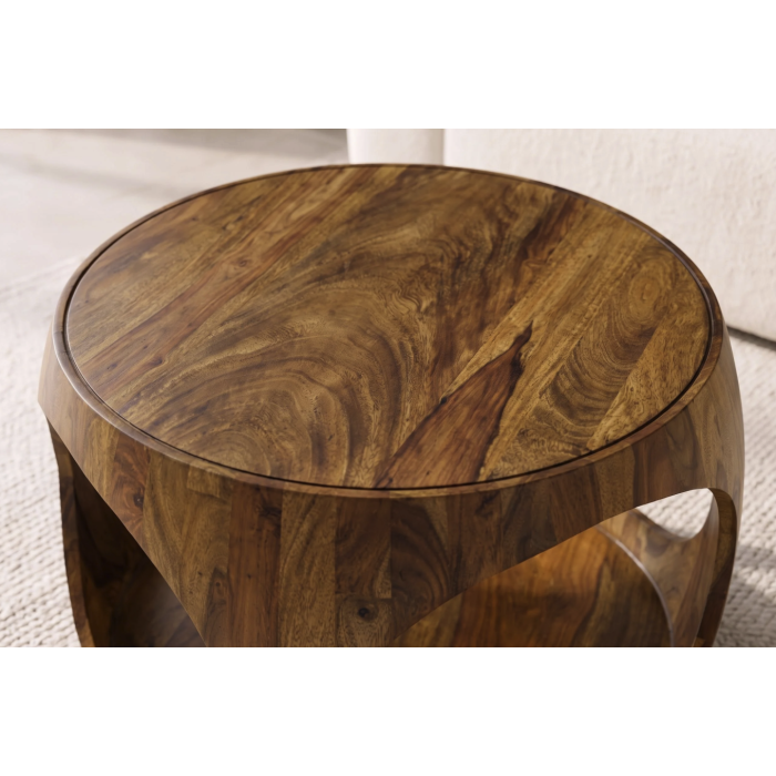 Zoom sur le plateau de la table basse NERA 60cm en bois de sheesham
