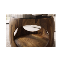 Zoom sur la niche de la table basse NERA 60cm en bois de sheesham et verre