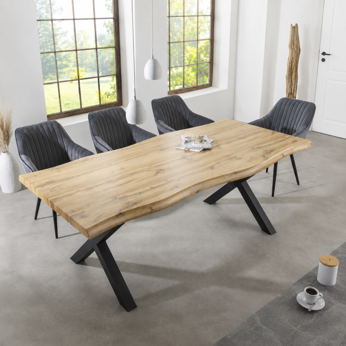 Eettafel RIVET 160 cm in lichte houtlook en zwart metaal