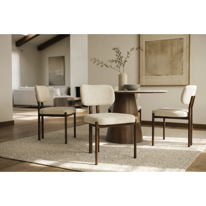 Chaise LORETO beige crème et marron foncé mise en situation