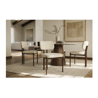 Chaise LORETO beige crème et marron foncé mise en situation