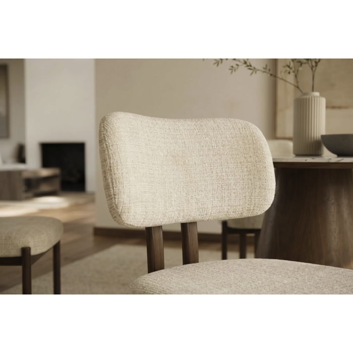 Zoom sur le dossier de la chaise LORETO beige crème et marron foncé