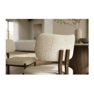 Zoom sur l'arrière du dossier de la chaise LORETO beige crème et marron foncé