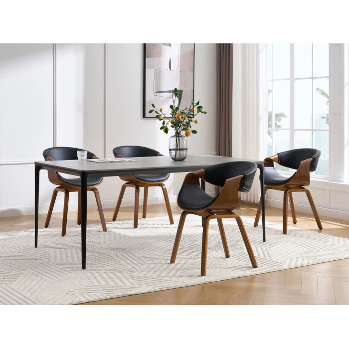 Chaise NERA en cuir noir et bois foncé mis en situation