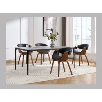 Chaise NERA en cuir noir et bois foncé mis en situation