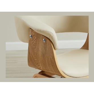 Zoom sur l'accoudoir gauche de la chaise NERA en cuir beige et bois clair