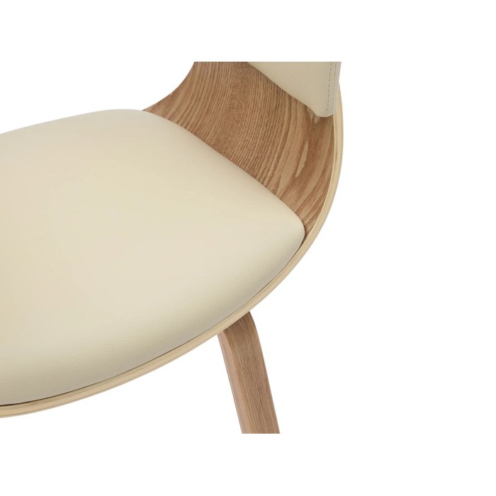 Zoom sur l'assise de la chaise NERA en cuir beige et bois clair