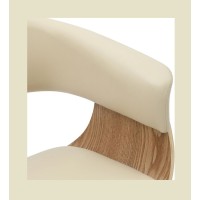Zoom sur l'accoudoir droit de la chaise NERA en cuir beige et bois clair