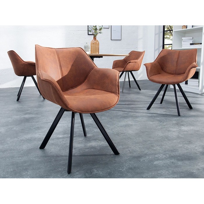 Chaise COMFY en microfibre marron mise en situation