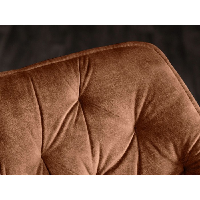 Zoom sur le dossier de la chaise COMFY en velours marron