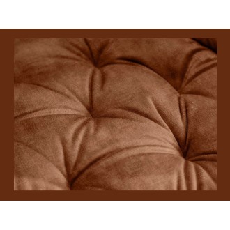 Zoom sur l'assise de la chaise COMFY en velours marron