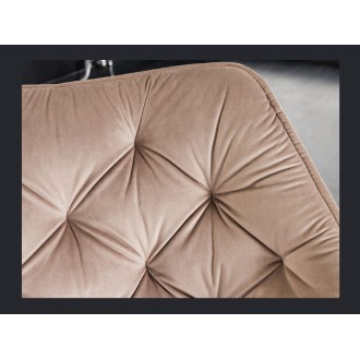 Zoom sur le dossier de la chaise COMFY en velours beige champagne
