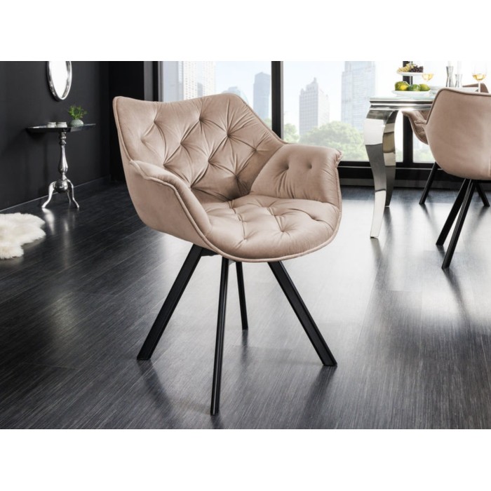 Chaise COMFY en velours beige champagne mise en situation