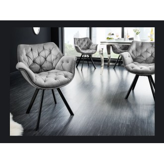 Chaise COMFY en velours gris clair vue éloignée