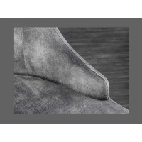 Zoom sur le coin de la chaise VELENA en velours gris et pieds dorés
