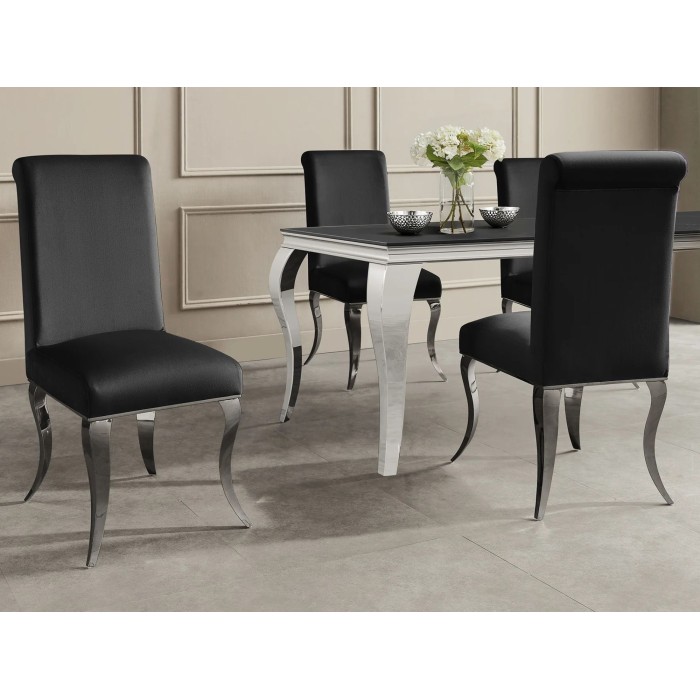 Chaise VELENA noire et pieds argentés mise en situation