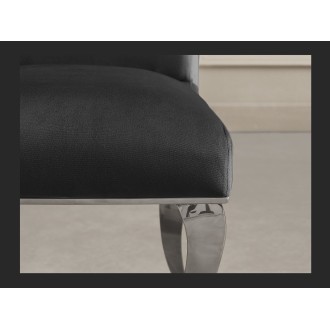 Zoom sur l'assise de la chaise VELENA noire et pieds argentés