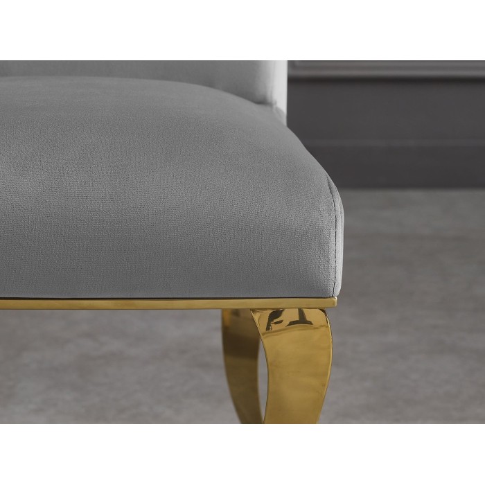 Zoom sur l'assise de la chaise VELENA grise et pieds dorés