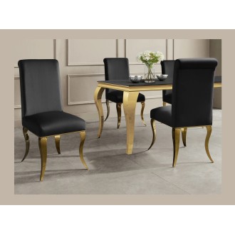 Chaise VELENA noire et pieds dorés mise en situation
