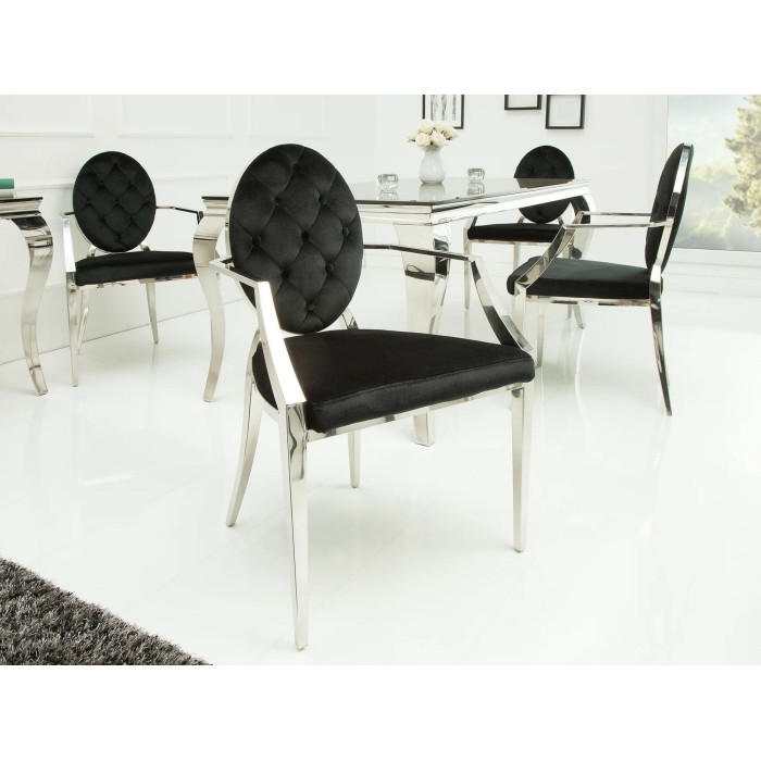 Chaise VELENA noire et argentée avec dossier rond mise en situation