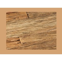 Zoom sur le bois du plateau de la table VELENA pieds argentés