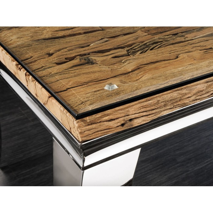 Zoom sur le coin de la table VELENA avec plateau bois et pieds argentés