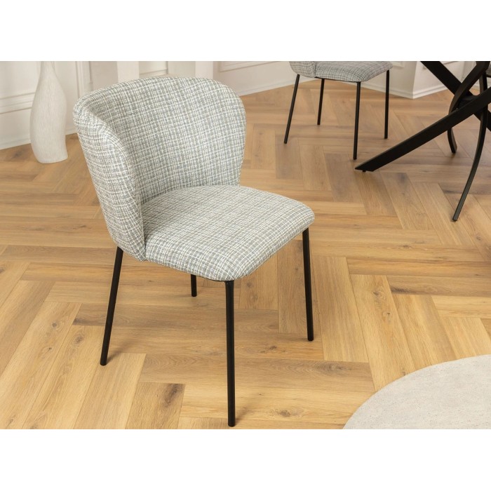 Chaise PAVIA bleue à carreaux mise en situation