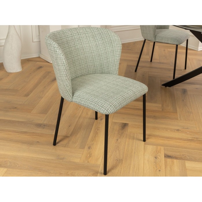 Chaise PAVIA verte à carreaux mise en situation