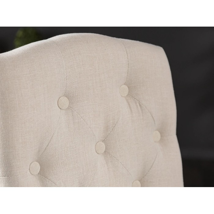Zoom sur le dossier de la chaise REGINA beige et marron clair