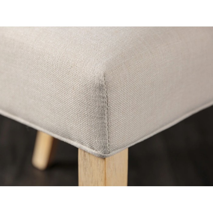 Zoom sur l'assise de la chaise REGINA beige et marron clair