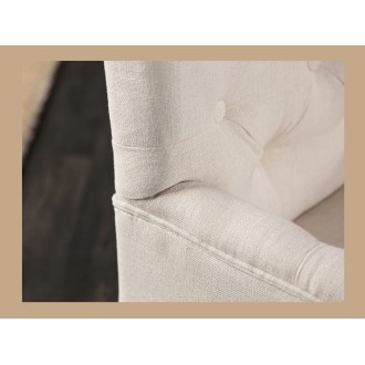 Zoom sur l'accoudoir du fauteuil REGINA beige et marron clair