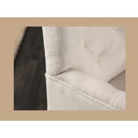 Zoom sur l'accoudoir du fauteuil REGINA beige et marron clair