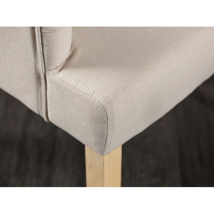 Zoom sur l'assise du fauteuil REGINA beige et marron clair