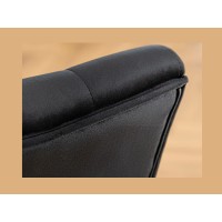 Zoom sur le haut du dossier de la chaise REGINA noire et argentée