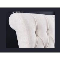 Zoom sur le haut du dossier de la chaise REGINA beige et noire