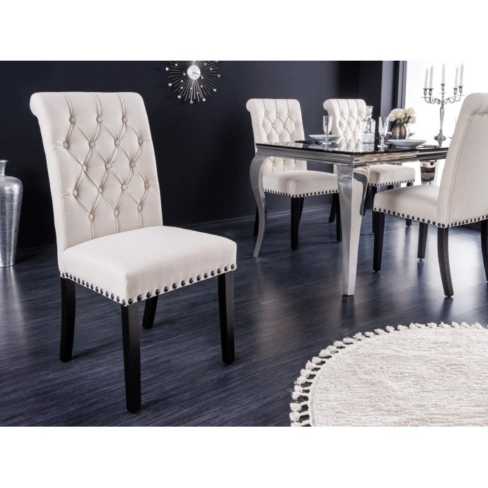 Chaise REGINA beige et noire mise en situation