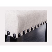 Zoom sur les détails de l'assise de la chaise REGINA beige et noire