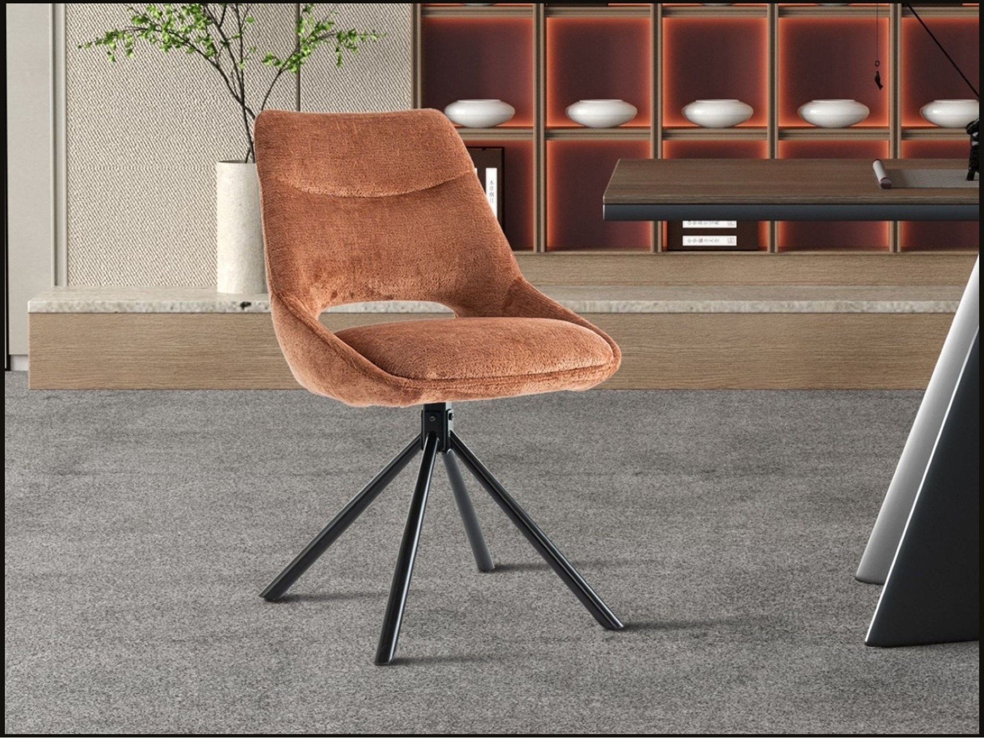 Chaise YUMENA couleur rouille mise en situation