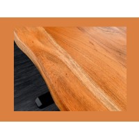 Zoom sur la tranche du bureau ARKAYA 140cm en acacia réglable en hauteur